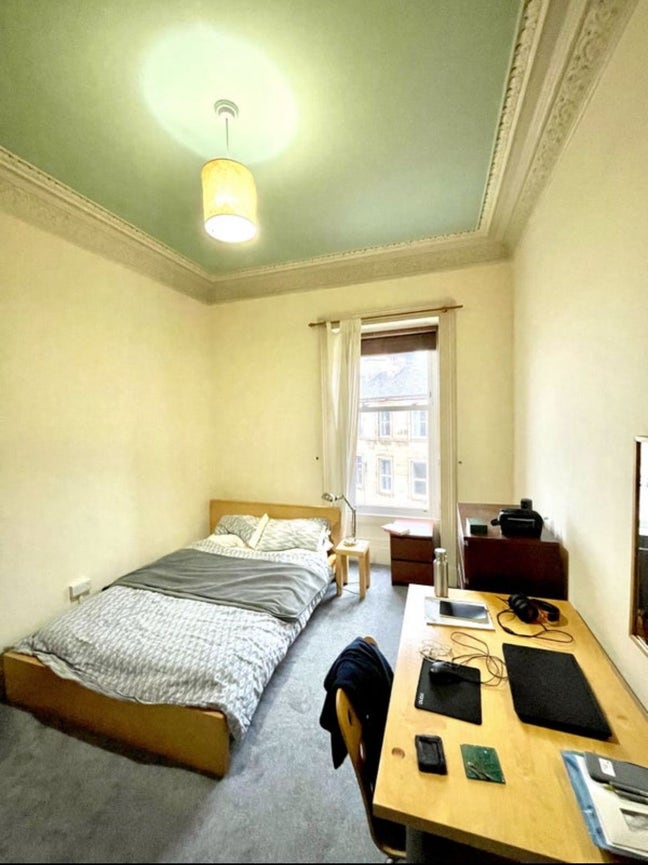 Friendly flat looking for a new housemate :) Main Photo