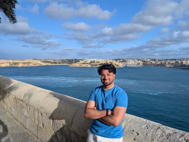 Professional looking for a houseshare  Main Photo