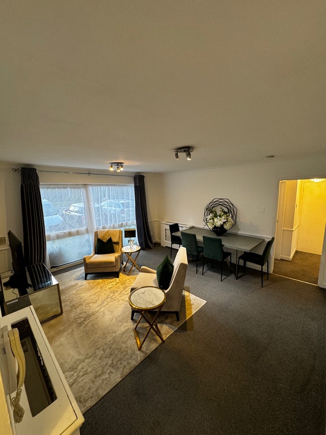 West Byfleet apartment available short term  Main Photo