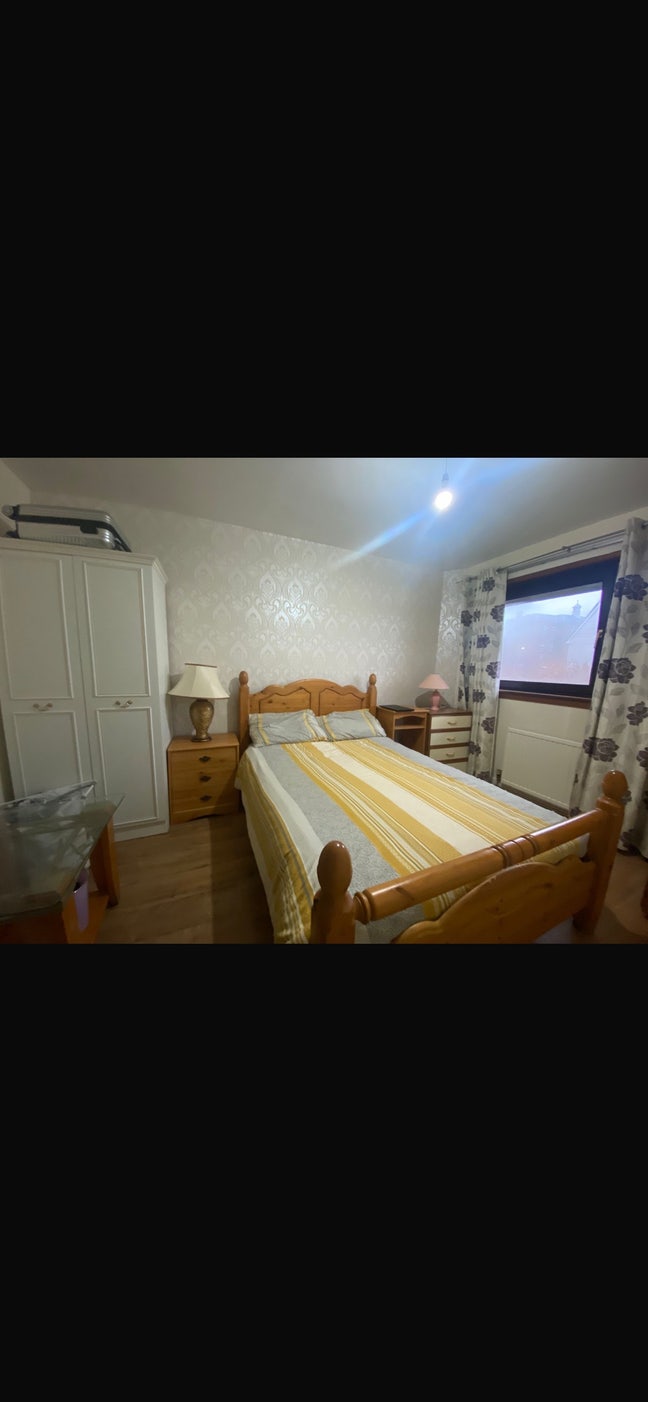 Rent a Room available in family house. Main Photo