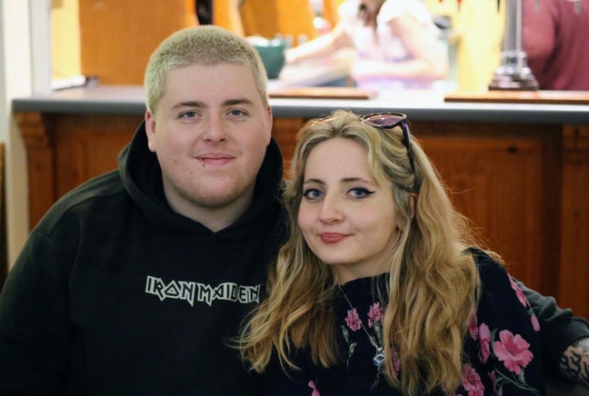 Professional couple looking for a place to live Main Photo