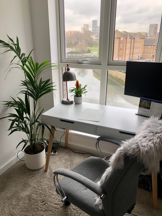 NEW BUILD: large double room with river views Main Photo