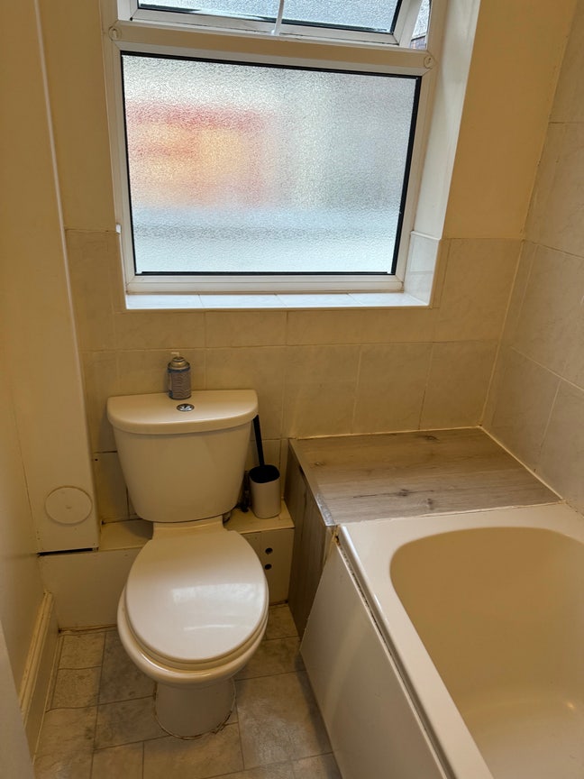 Three double bedrooms house  Main Photo