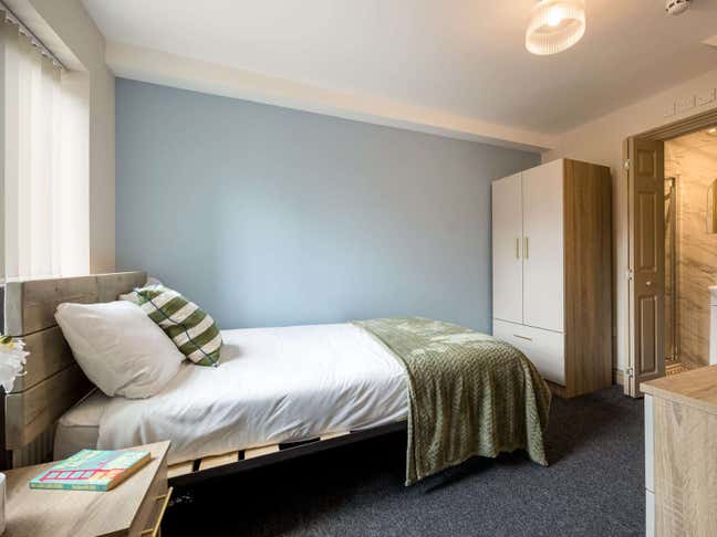 Newly Converted HMO Home - Cowley🏠 Main Photo