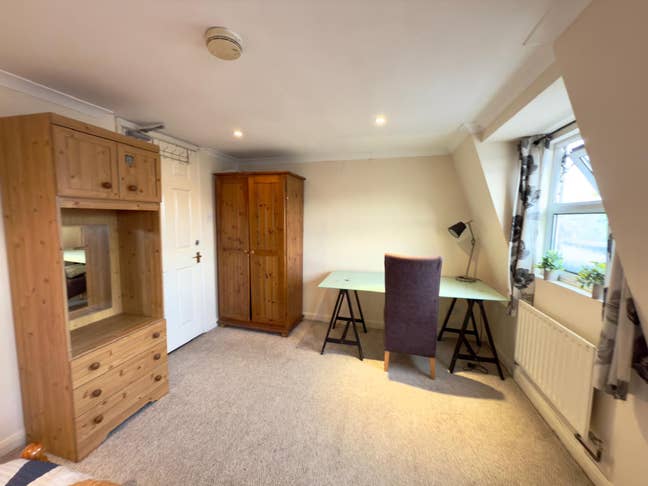 Large top floor double at Clapham Junction Main Photo