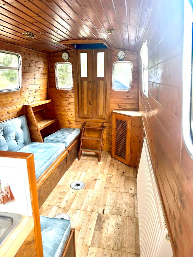 1 / 2 bed flat to rent, narrowboat - warm & cozy Main Photo