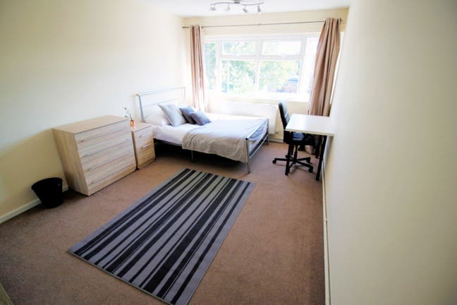 Large Bright Double Room in Surbiton  Main Photo