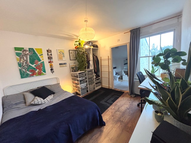 Spacious En-Suite Room on Walthamstow Village Main Photo