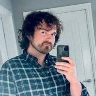 Quiet working professional seeking part week room Main Photo