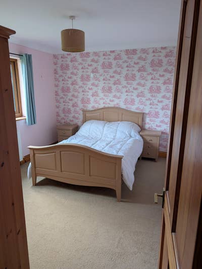 Double Furnished Room in Rural Property Carmarthen Main Photo