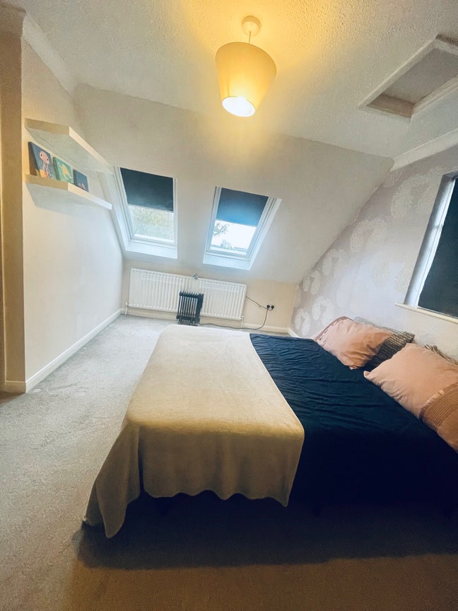 Double room to rent female preferred Main Photo