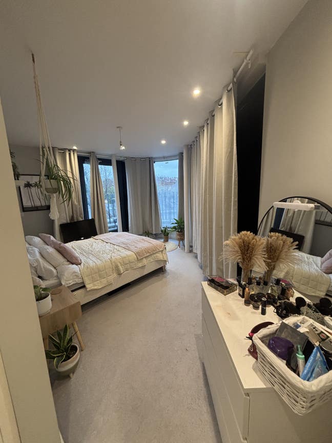 Double Ensuite Room with Balcony - 1–31 January Main Photo