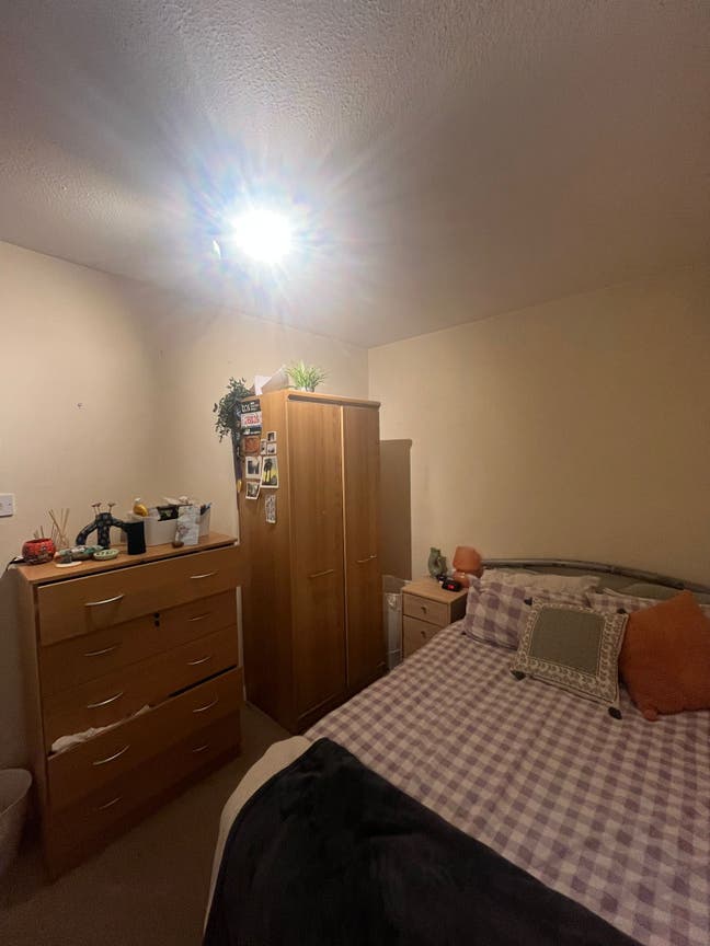 Spacious double room, 5 mins from Clapham Junction Main Photo