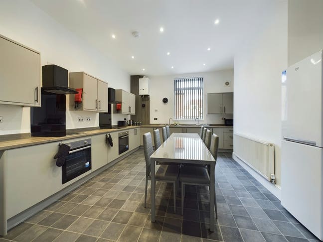 🤩 Double Room Available Now!  🏡  Main Photo