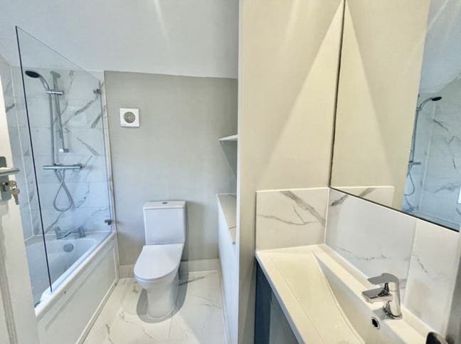 Double Room En - suite - All bills included Main Photo