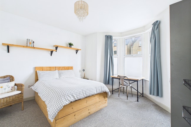 42HS | Ring Road | 2 x large Dbl & Ensuite Main Photo