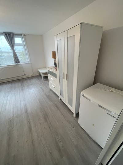 Double room available in Harlow Main Photo