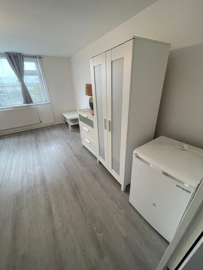 Double room available in Harlow Main Photo