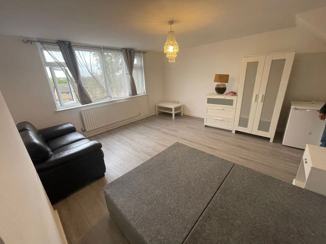 Double room available in Harlow Main Photo