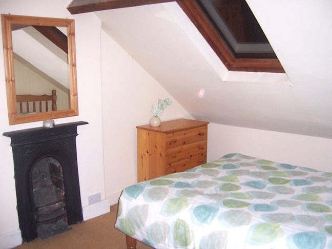 Cosy rooftop room, ideal for professionals Main Photo