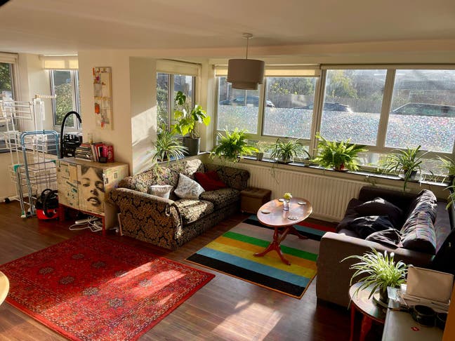 Double room in Spacious Sunny Creative Flat Main Photo