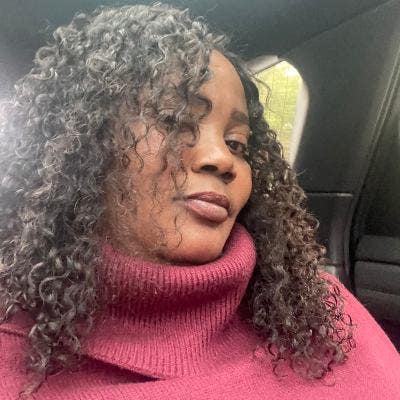 Professional Female seeks a single or double room Main Photo