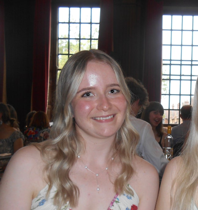 Professional looking for a room or flatmates Main Photo