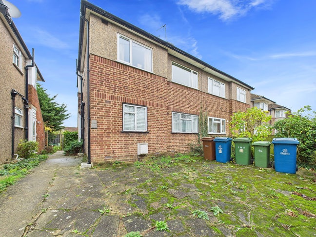 2-Bed Maisonette + Private Garden, Harrow HA1 Main Photo