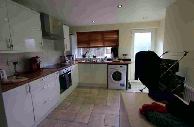 Stylish Refurbished Double Room Near Perivale Stat Main Photo