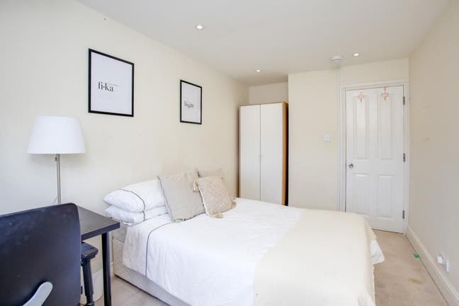 South Ealing Double Bedroom Main Photo