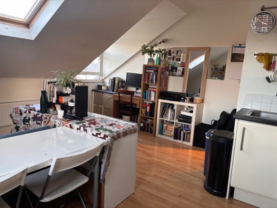 Lovely 1-bed with lots of light South Woodford Main Photo