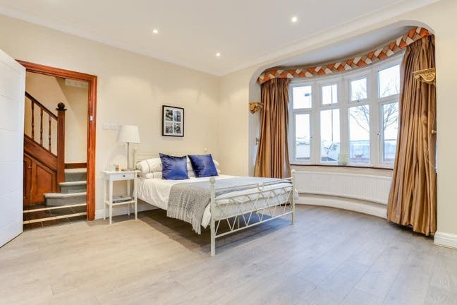 Large double room in Ealing for £1029.  Main Photo