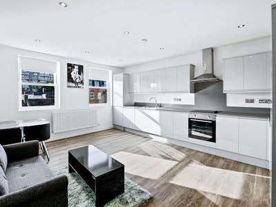 Three Bedroom Brand New Apart Close to B/G Tube Main Photo