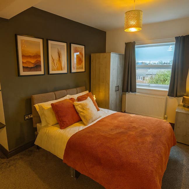 Fully Furnished Double En-Suite Room in Shared Hou Main Photo