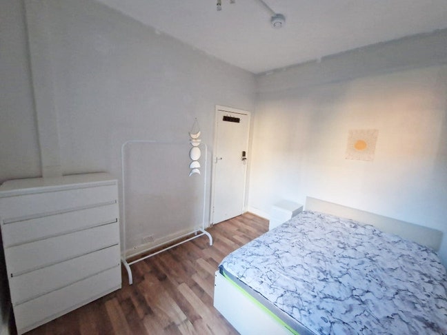 Bright, spacious room in Seven Sisters N15 Main Photo