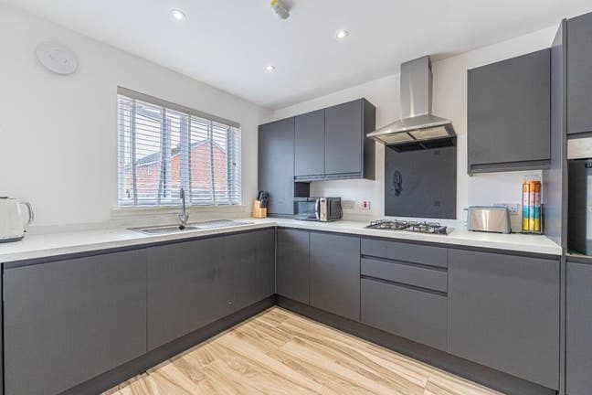 3 Bed Semi-Detached House, Broomfield Gate, G21 Main Photo