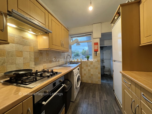 Single Room - Fully Furnished and Bills Included Main Photo