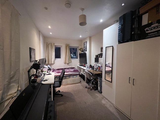 Cozy double room available 3th December  Main Photo