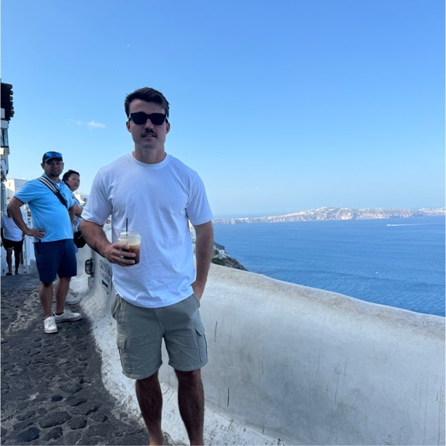 Looking for a 1 bedroom Main Photo