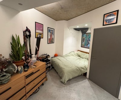 Modern double room in Brockley Main Photo