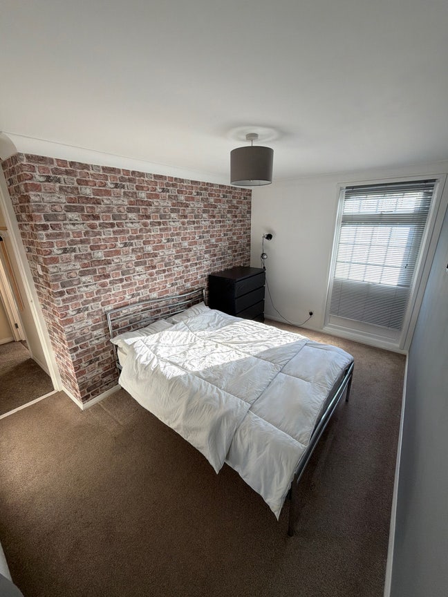 Freshly Decorated House In Great Location.  Main Photo