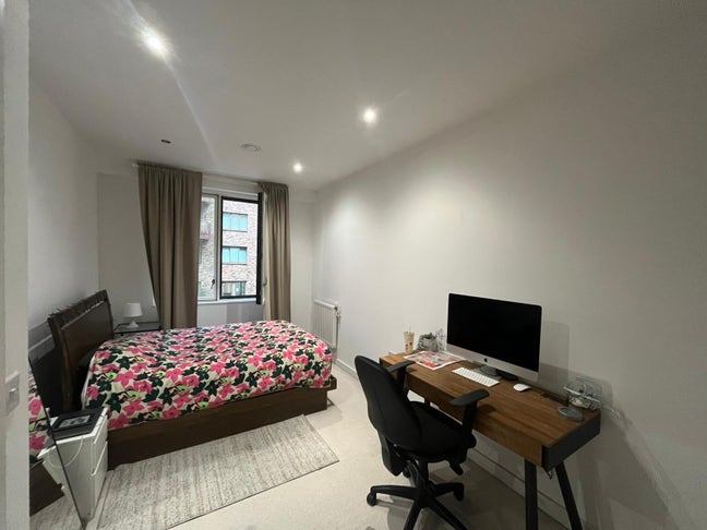 Modern furnished double bedroom  Main Photo