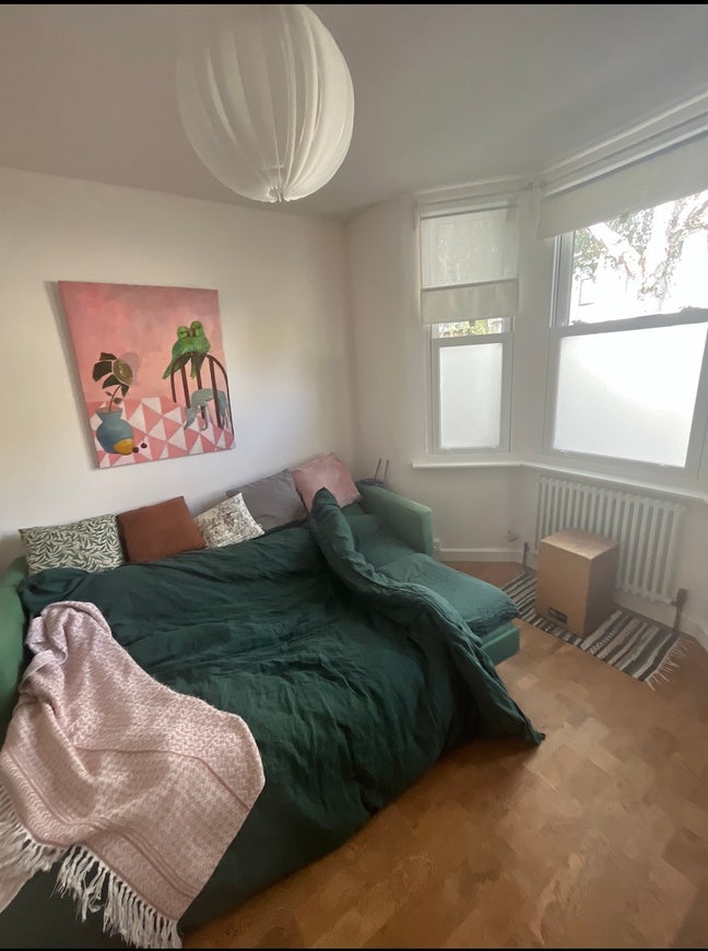 Private room for rent near Wood Street station Main Photo