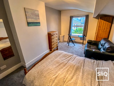 Spacious top floor double Clapham Main Photo