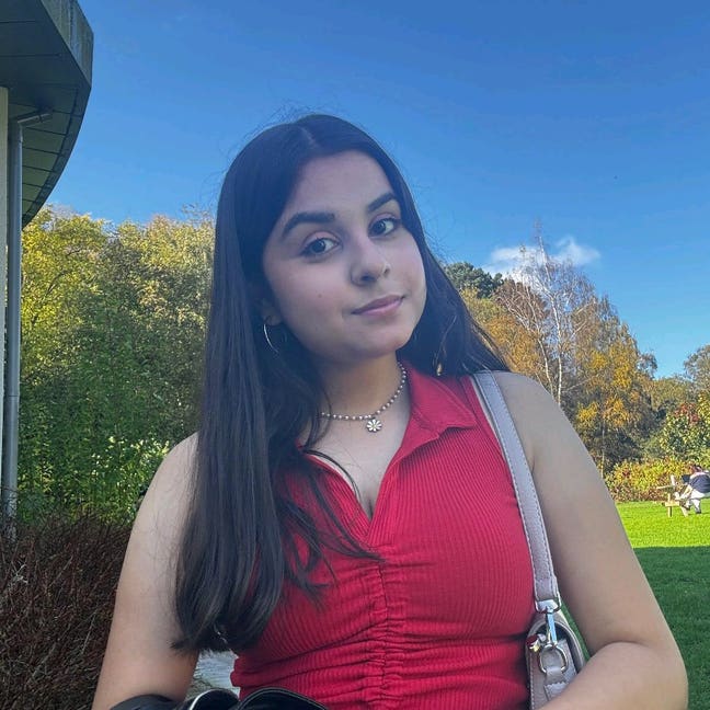 I am a female aged 22. I am looking for a room Main Photo