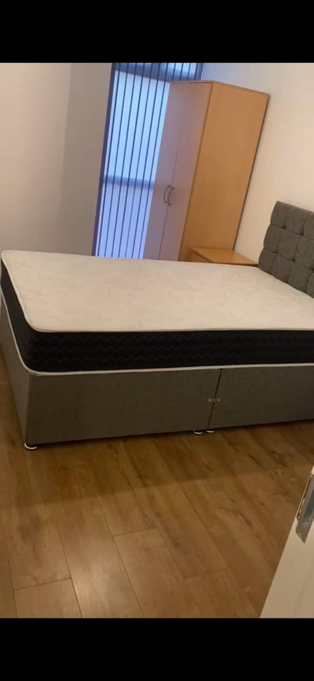 Fully furnished 2BHK FLAT, private washroom for ea Main Photo