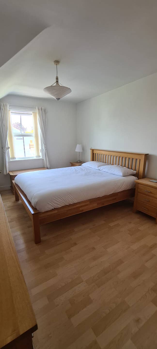 Town Quay - Double Bedroom with ensuite Main Photo