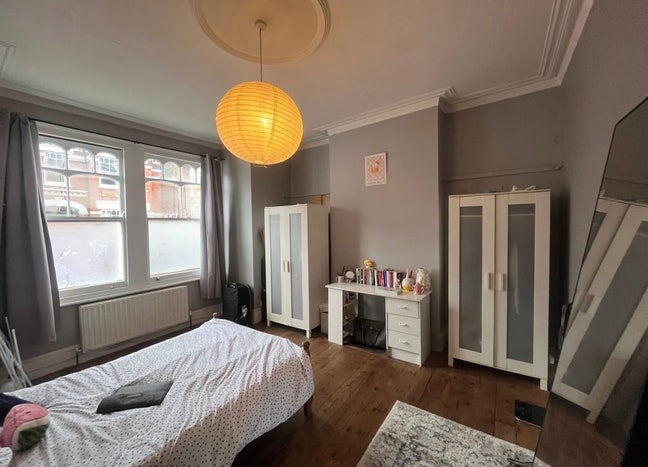 Large double room available in Tooting Bec  Main Photo