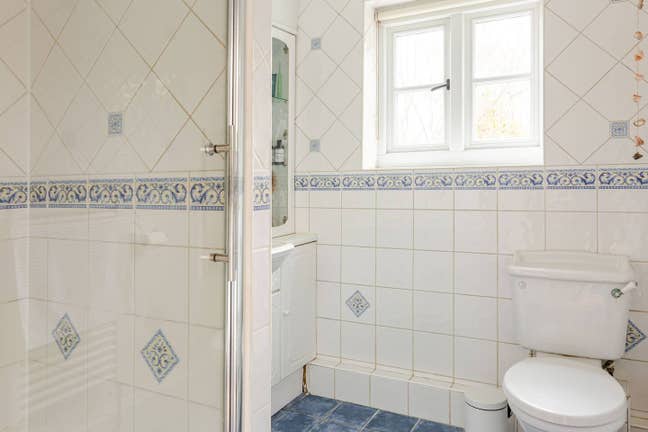 SHORT LET  Update: Double ensuite in peaceful home Main Photo