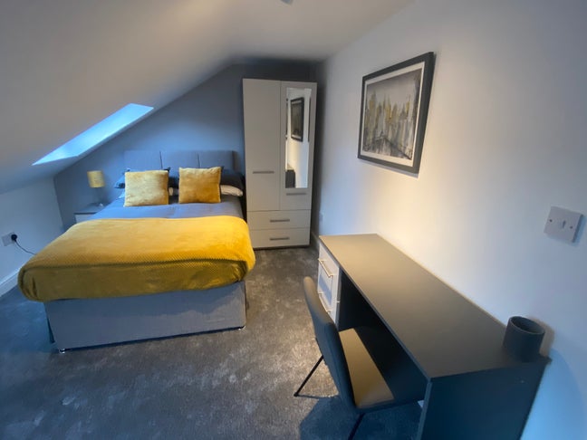 Newly Refurbished 6 Bed HMO Bills included* Main Photo